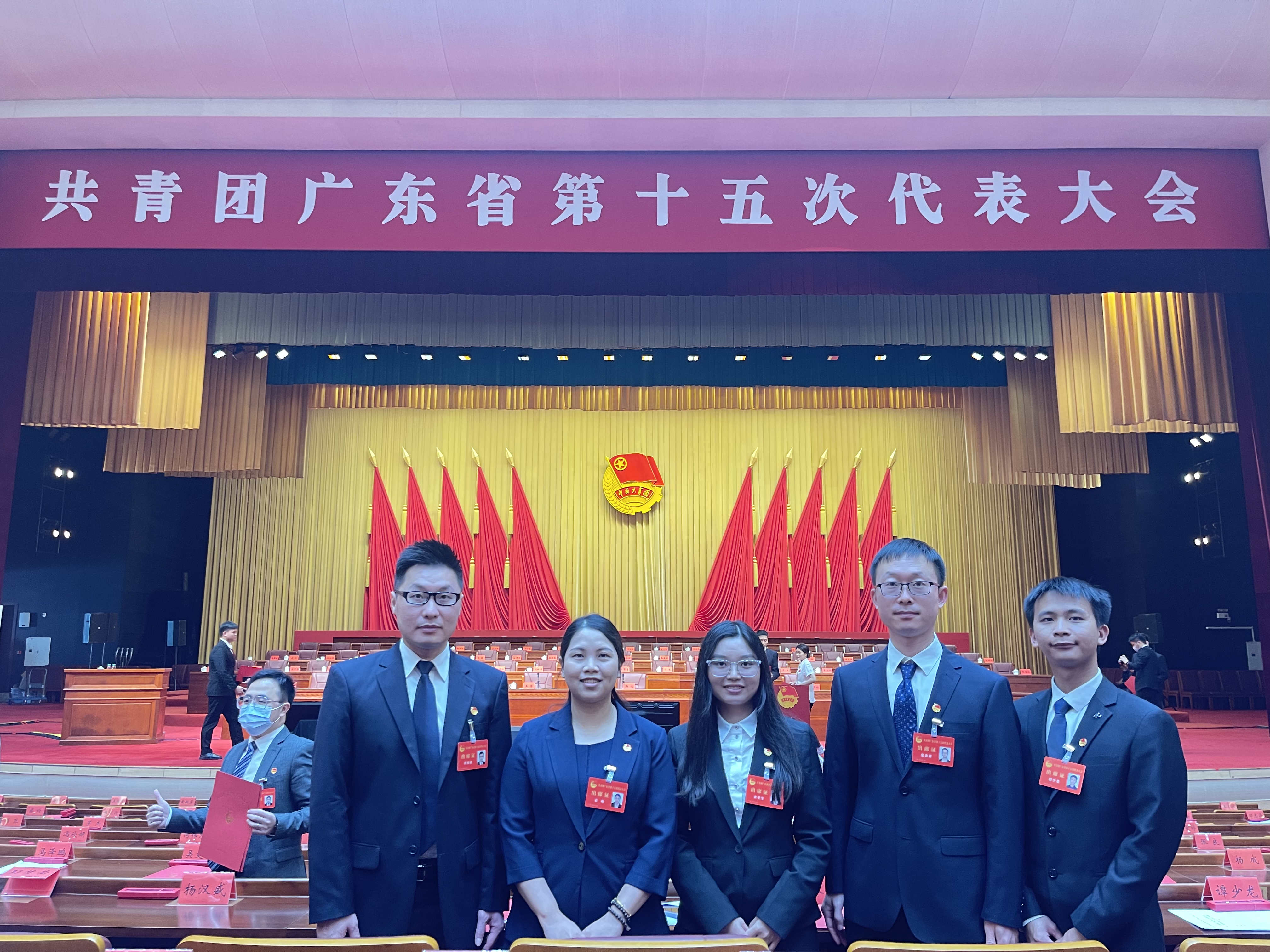 团代表合影.jpg