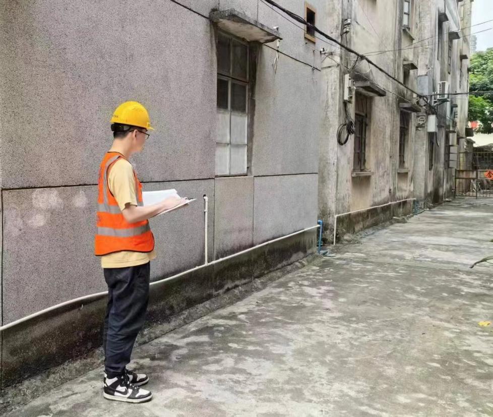 卢镇华1.jpg