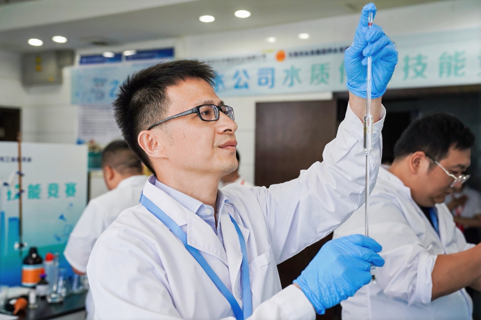 化验实操3.jpg 化验实操3.jpg