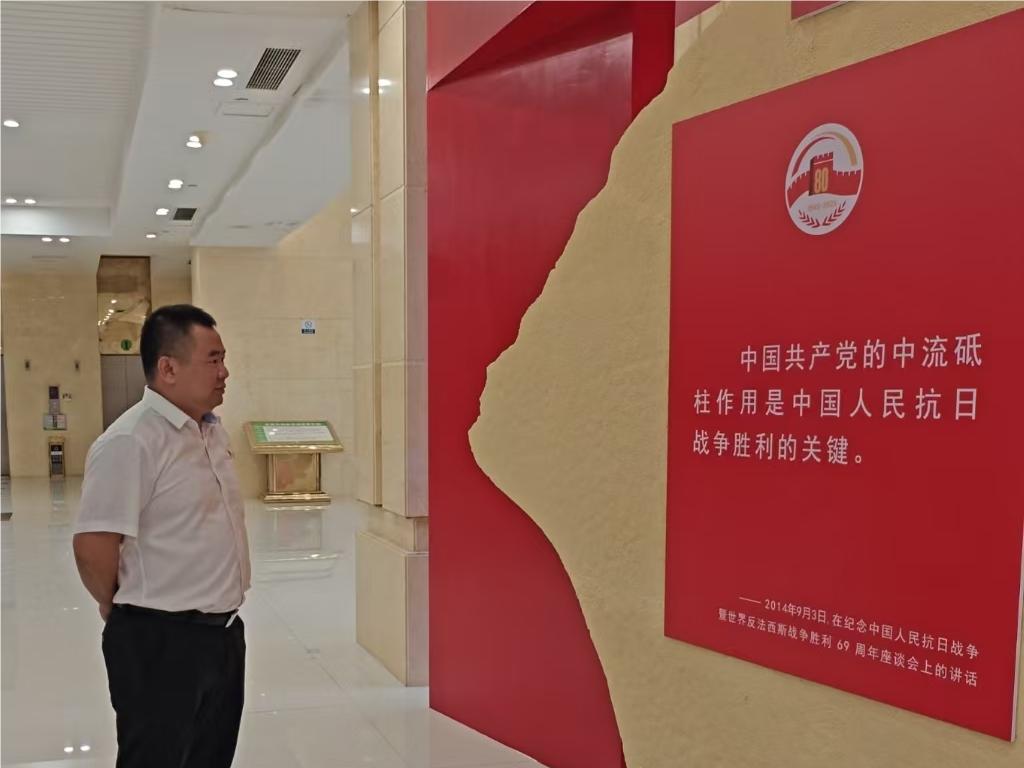 图注4：组织退役军人职工深入了解东莞人民在党的领导下不懈奋斗、砥砺前行的奋斗足迹.jpg