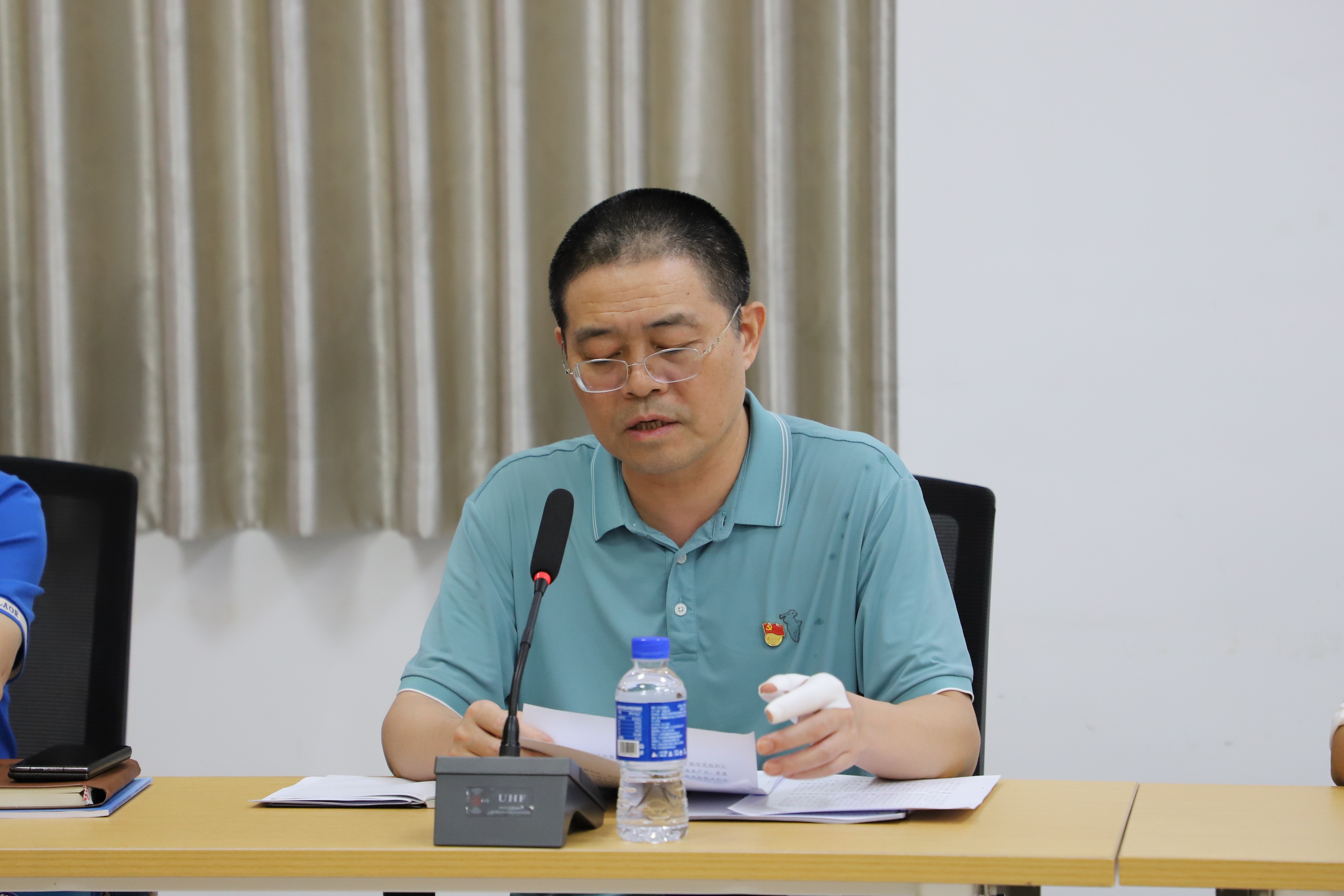 图片2.科技公司党总支委员、副总经理邓丹清传达学习习近平总书记关于深入贯彻中央八项规定精神学习教育的重要指示精神及中央、省委、市委有关会议精神.jpg
